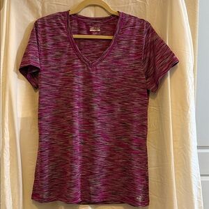 Active V-Neck Short Sleeve Top in Plum Space-Dye